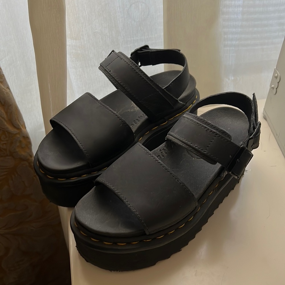 DR MARTENS VOSS WOMEN'S LEATHER STRAP PLATFORM SANDALS